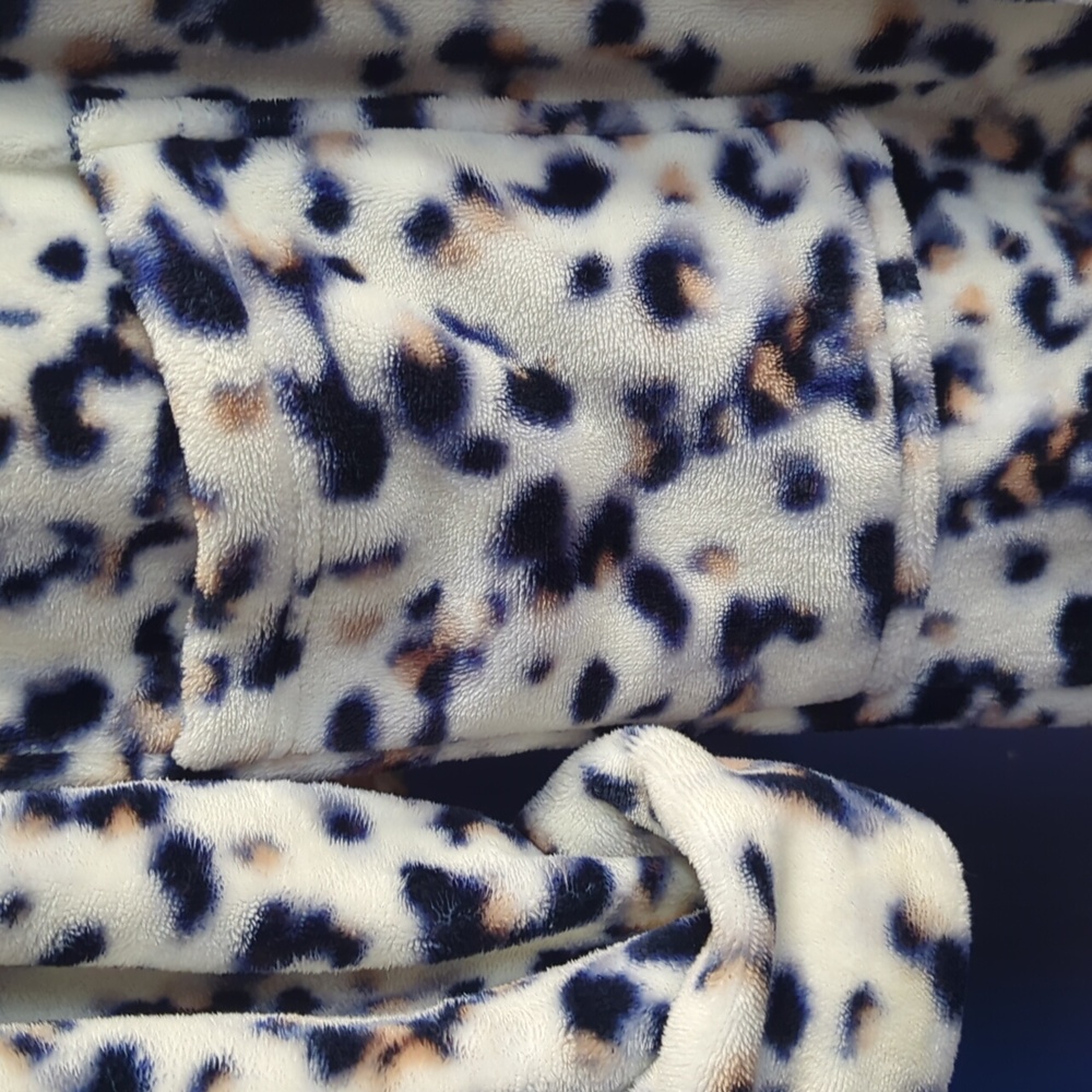 Soma Leopard Print Women's Robe - Picture 6 of 11